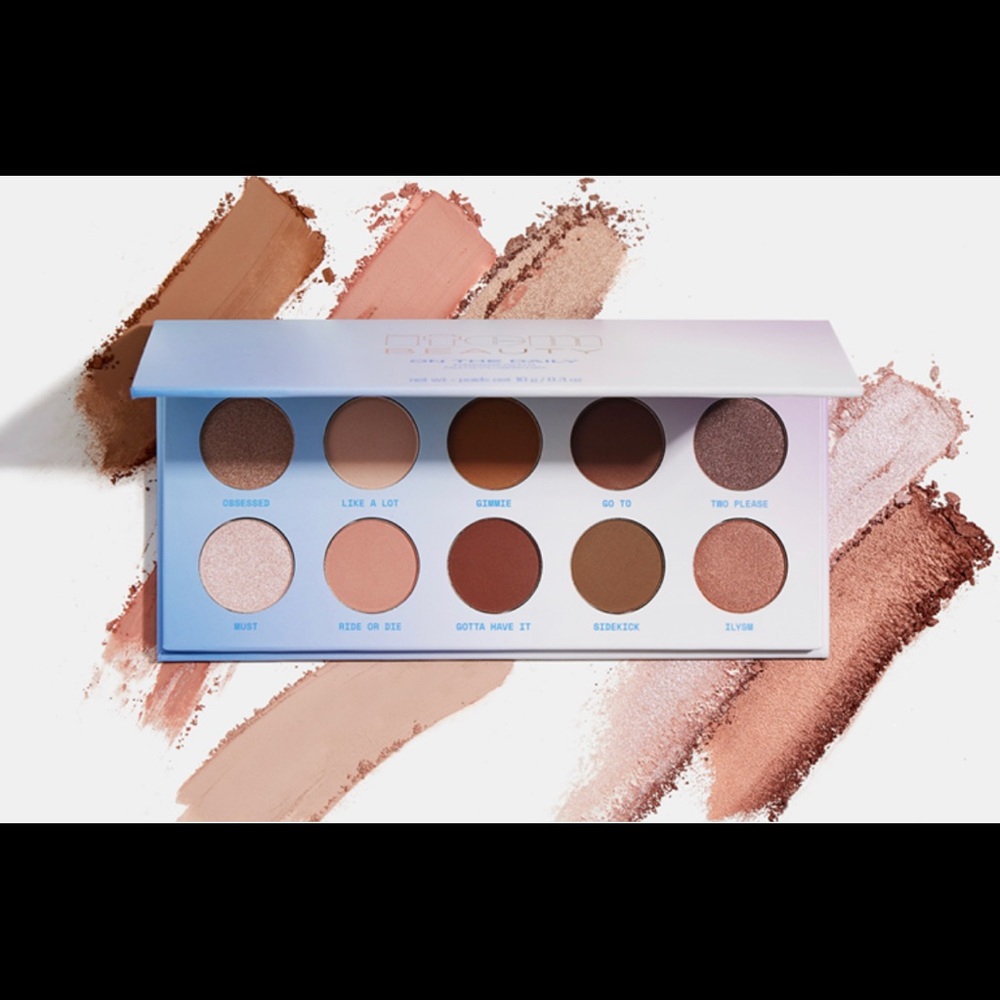 ITEM BEAUTY
On The Daily Eye Shadow Palette